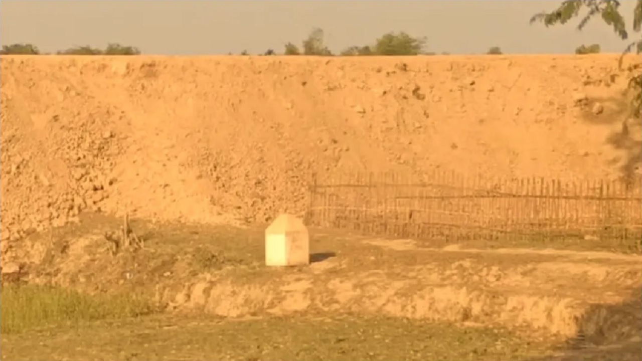 BSF के बाड़ पर एतराज, खुद सीमा पर बाँधों को ऊँचा कर रहा बांग्लादेश: भारत में बाढ़ का बढ़ सकता है खतरा, इंदिरा-मुजीब ट्रीटी का हो रहा उल्लंघन