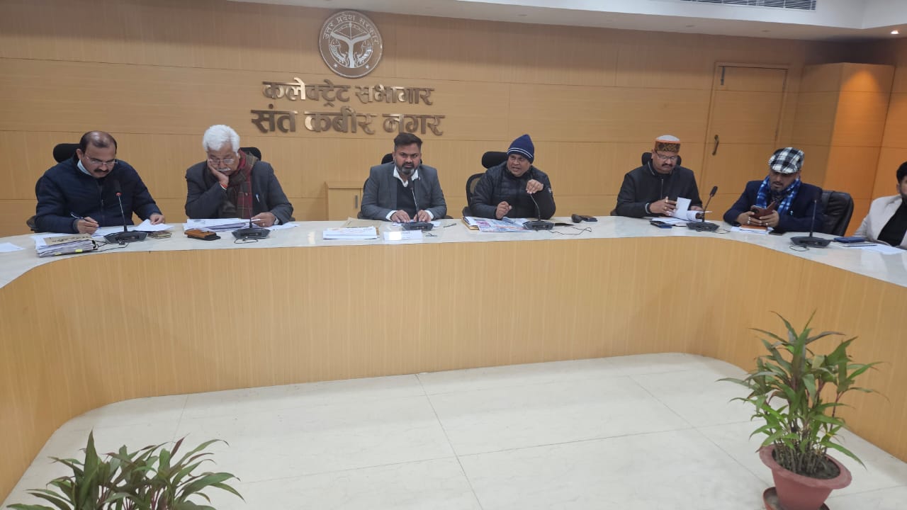 डीएम की अध्यक्षता में सी0एम0 डैशबोर्ड पर विकास कार्यक्रमों की प्रगति की अद्यतन स्थिति के आधार पर समीक्षा बैठक हुई आयोजित।