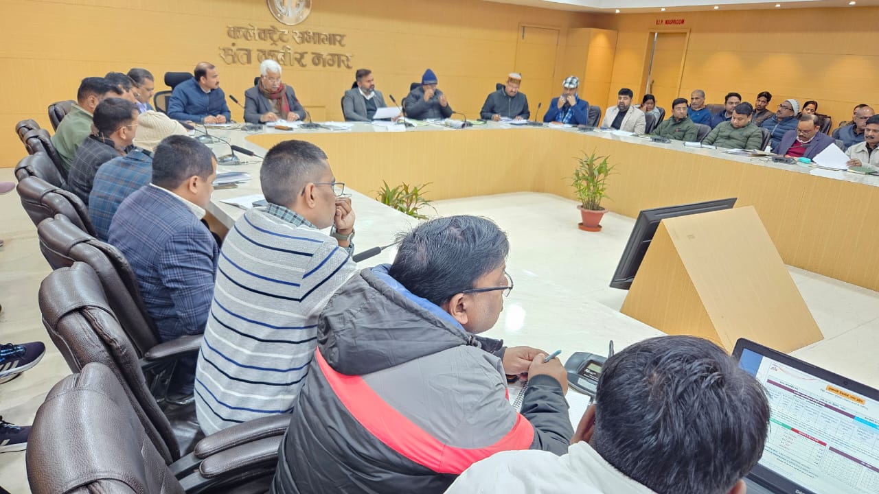 डीएम की अध्यक्षता में कबीर मगहर महोत्सव आयोजन से सम्बंधित बैठक हुई आयोजित।
