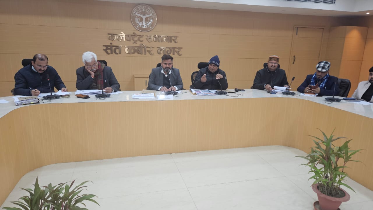 डीएम की अध्यक्षता में स्मार्टफोन/टैबलेट वितरण के प्रगति से सम्बंधित समीक्षा बैठक हुई आयोजित।