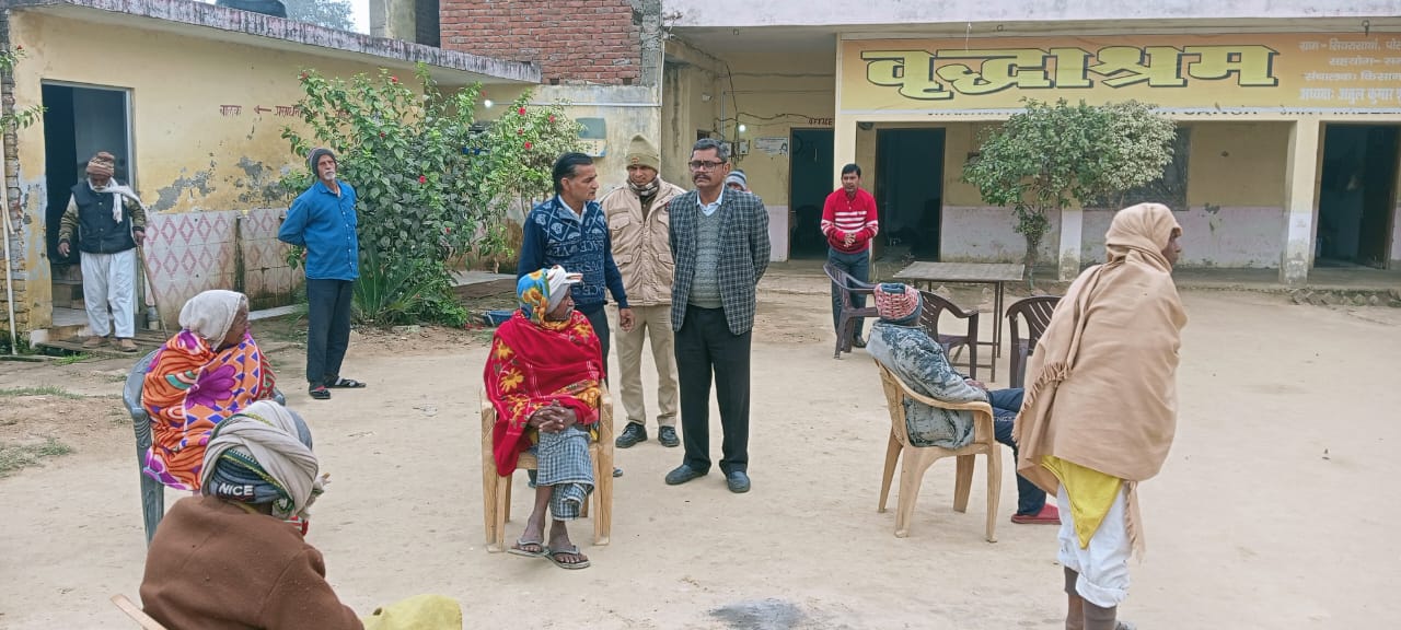 वृद्धजनों के लिए गर्म कपड़े एवं अलाव की हो व्यवस्था-अपर जिला जज