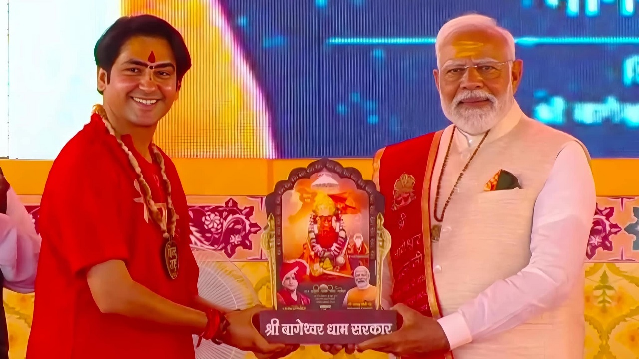 बागेश्वर धाम में PM मोदी ने कैंसर अस्पताल की रखी नींव, हीराबेन के नाम पर भी होगा वार्ड: धीरेंद्र शास्त्री को बताया ‘छोटा भाई’, कहा- अब भजन-भोजन के साथ निरोगी जीवन का आशीर्वाद भी मिलेगा