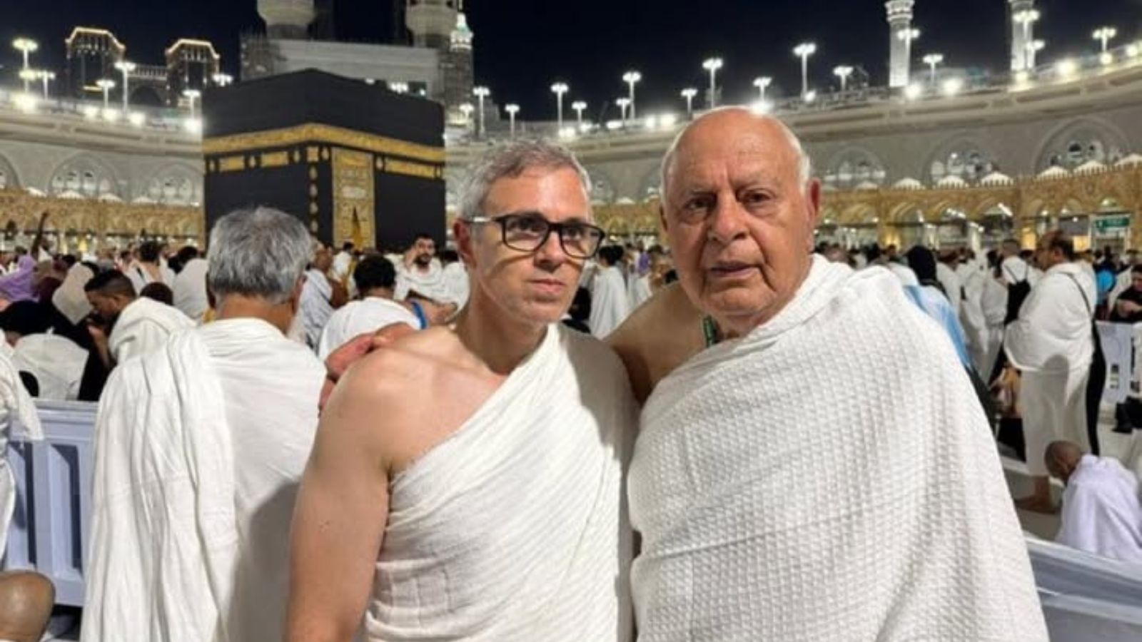 महाकुंभ में नहीं जाएँगे फारूक अब्दुल्ला, क्योंकि उनका खुदा पानी में नहीं रहता: लेकिन CM बेटे को लेकर ‘उमरा’ करने गए थे मक्का, नेटिजन्स ने फोटो दिखा उतार दिया ‘सेकुलरिज्म’ का भूत