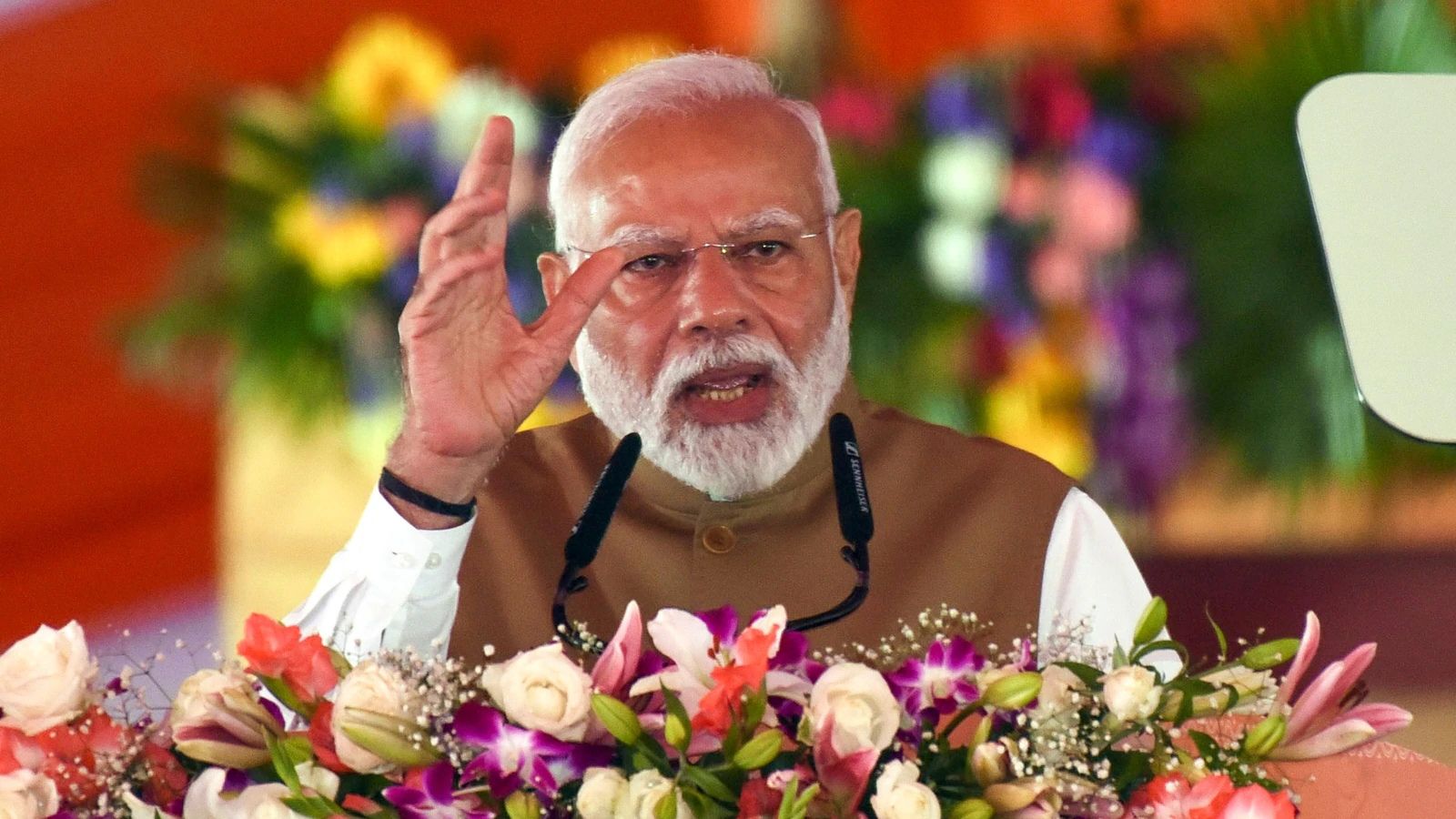 शीशमहल की बात, सवाल- क्या किसी SC/ST परिवार से हुए एक साथ 3 सांसद… PM मोदी ने नाम लिए बिना ही केजरीवाल से लेकर गाँधी परिवार तक का उतार दिया नकाब