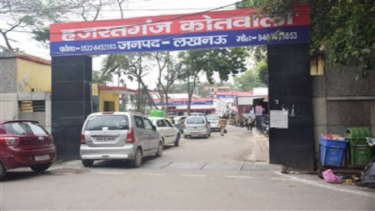 आत्मदाह करने पहुंची महिला को सिपाही ने बचाया