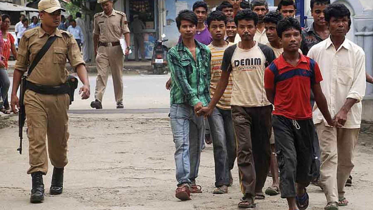 376 मर्द, 284 औरत… राजस्थान में 1000+ बांग्लादेशी-रोहिंग्या पकड़े गए, प्लेन से भेजे जाएँगे पश्चिम बंगाल: हरियाणा में 237 घुसपैठिए ‘बंगाली’ बनकर काम कर रहे थे