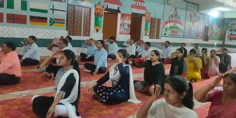 सूर्या सीनियर सेकेंडरी स्कूल में अंतर्राष्ट्रीय योग दिवस धूमधाम से मनाया गया: स्वास्थ्य और शांति का संदेश