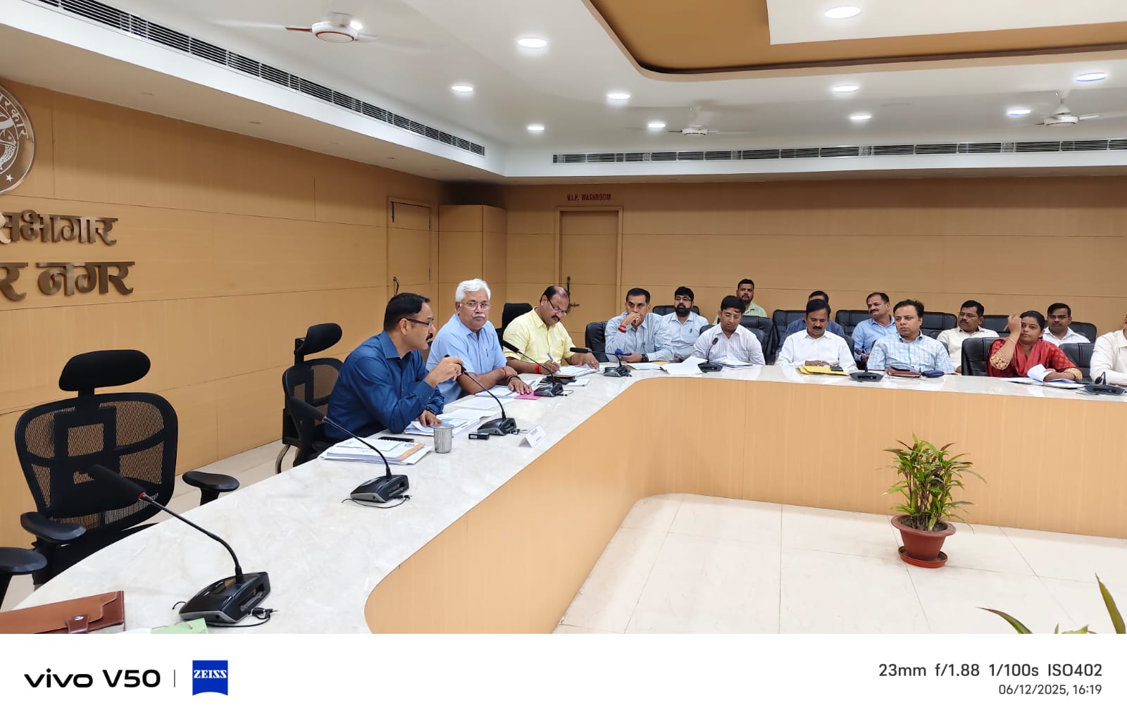 डीएम की अध्यक्षता में सीएम डैशबोर्ड पर प्राप्त ग्रेडिंग/रैंकिंग के आधार पर विकास/निर्माण कार्यों की समीक्षा बैठक हुई आयोजित।