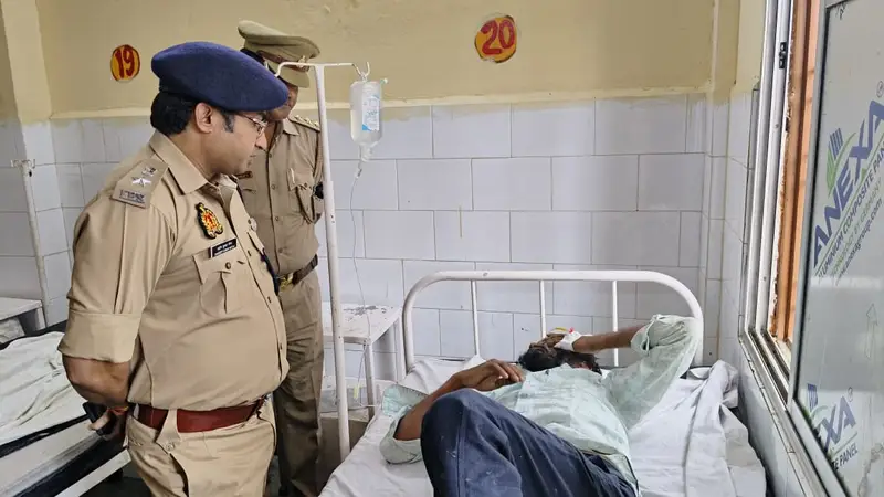 संतकबीर नगर पुलिस का एक्शन जारी, मुठभेड़ में ₹25 हजार का इनामी दुष्कर्म का आरोपी गिरफ्तार, पैर में लगी गोली