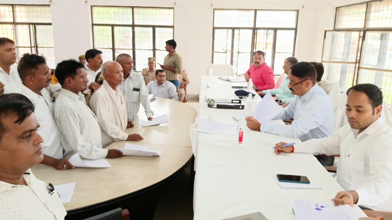 डीएम की अध्यक्षता में खलीलाबाद तहसील में सम्पूर्ण समाधान दिवस का हुआ आयोजन।