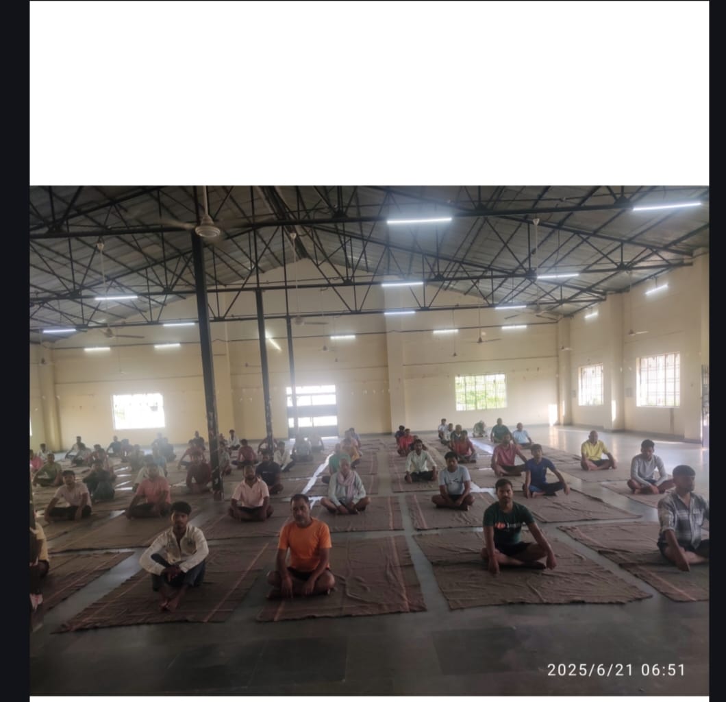 संतकबीर नगर जिला कारागार मे 11वा योग दिवस का किया गया आयोजन
