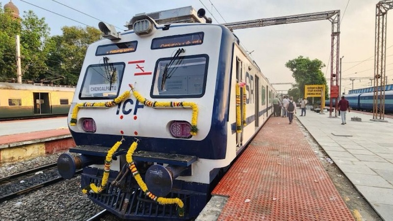 पटरी पार करने में होती परेशानी, इसलिए वृन्दावन-मथुरा ट्रेन प्रोजेक्ट का स्थानीयों ने किया विरोध: अब रेलवे ने बंद ही कर दी ₹400 करोड़ की योजना, पटरियाँ बिछा के छोड़ा