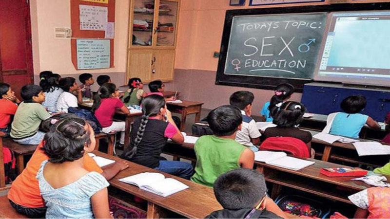 कर्नाटक के स्कूलों में बच्चे पढ़ेंगे ‘सेक्स एजुकेशन’, कॉन्ग्रेस सरकार ने विवाद से बचने के लिए नाम दिया ‘किशोर शिक्षा’: रिपोर्ट में दावा- राज्य के बच्चे हो रहे वर्चुअल यौन शोषण का शिकार, अभिभावक चिंतित