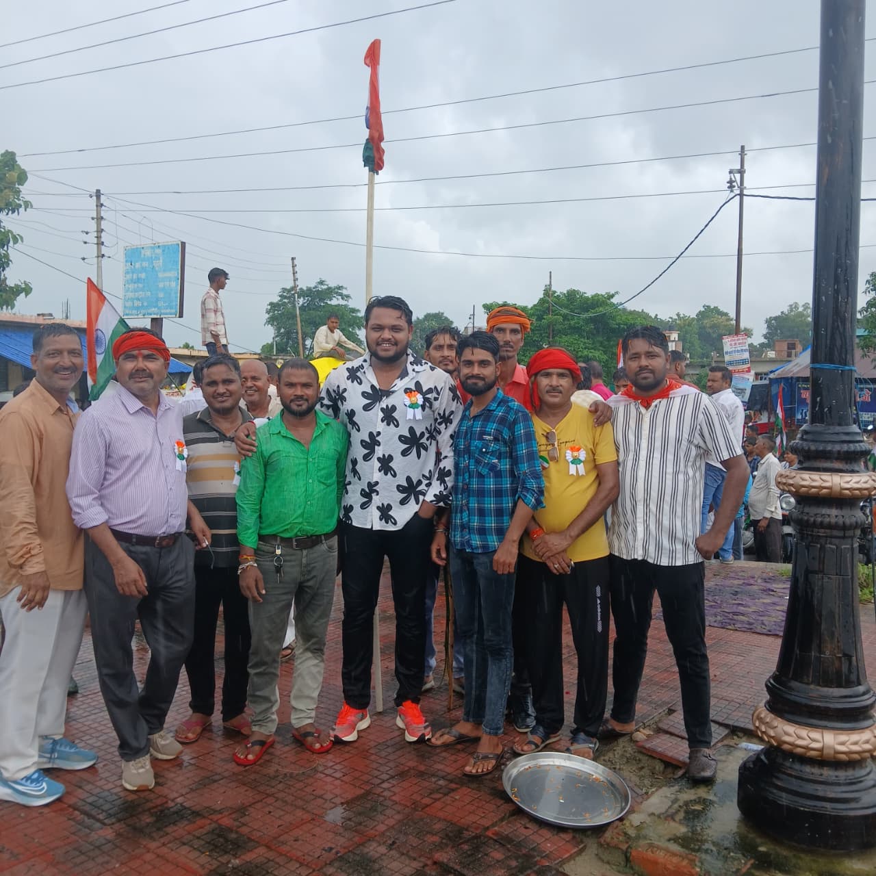 नगुआ के प्रधान प्रतिनिधि आलोक त्रिपाठी के नेतृत्व में युवाओं ने निकाली भव्य तिरंगा यात्रा