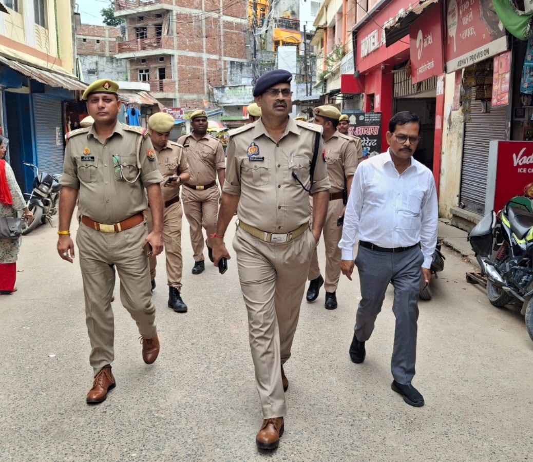 जुम्मा की नमाज़ व मूर्ति विसर्जन पर एडीएम व एएसपी उत्तरी ने किया शहर में भ्रमण व पैदल गश्त