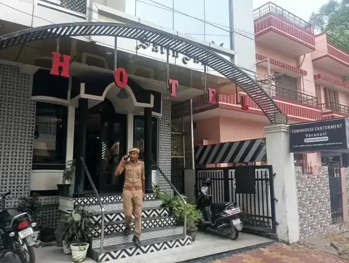 वाराणसी के होटल में सेक्स रैकेट का भंडाफोड़, रशियन युवती और मैनेजर फरार