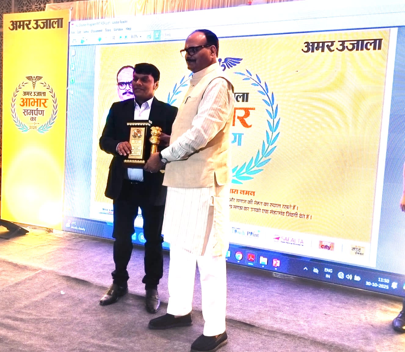 उपमुख्यमंत्री बृजेश पाठक के हाथों सूर्या ग्रुप के निदेशक डॉ. उदय प्रताप चतुर्वेदी ‘आभार समर्पण सम्मान’ से विभूषित*