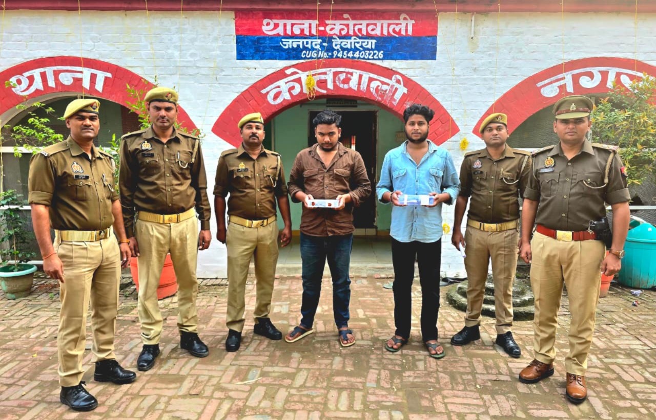 देवरिया पुलिस की बड़ी कार्रवाई, दो अभियुक्त गिरफ्तार, अवैध तमंचा और कारतूस बरामद