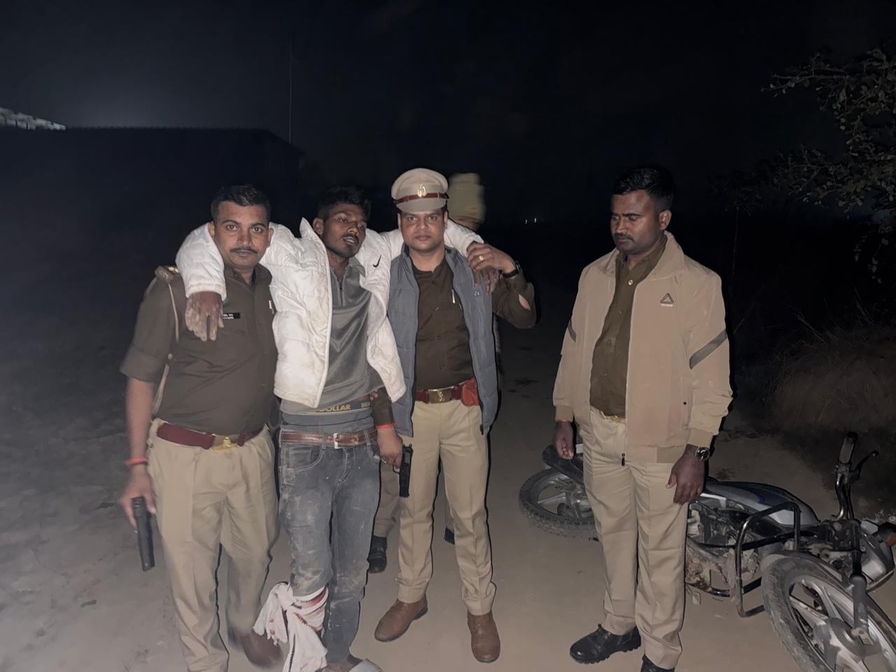 मुठभेड़ में 25 हजार का इनामिया गिरफ्तार, चेन स्नैचिंग सहित कई मामलों में था वांछित