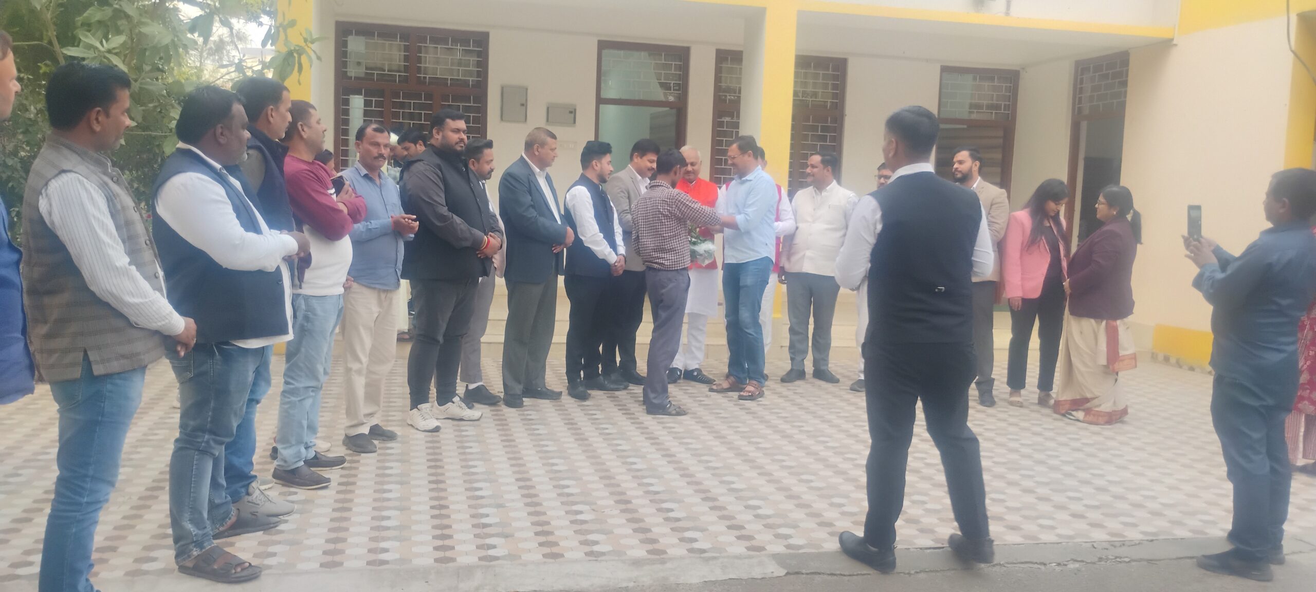 *अवध बार एसोसिएशन के अध्यक्ष पंडित एस चंद्रा का गोंडा में भव्य स्वागत*