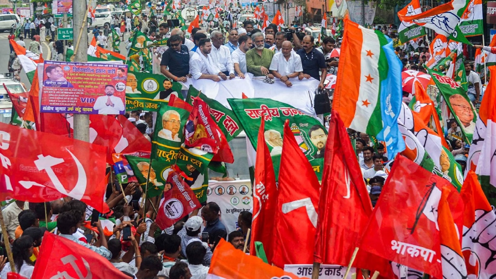 लेफ्ट ने उतारे 100% दागी उम्मीदवार, RJD और कॉन्ग्रेस भी टक्कर देने में पीछे नहीं: बिहारियों को यूँ ही नहीं सता रहा ‘जंगलराज’ का खौफ, 1303 में हर तीसरा दागी